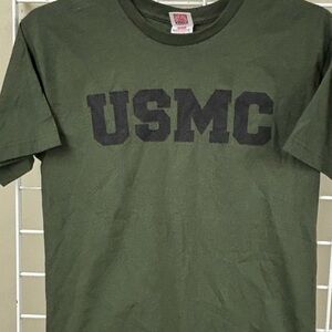Classic United States Marine Corps USMC green and black t-shirt size medium. EUC